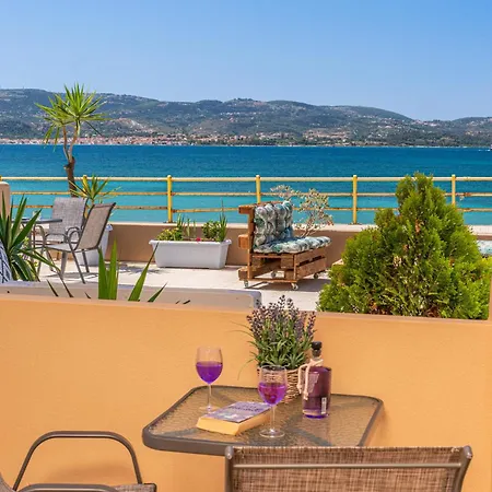 Egialion Iqia Appartement *