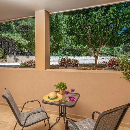 Egialion Iqia Appartement