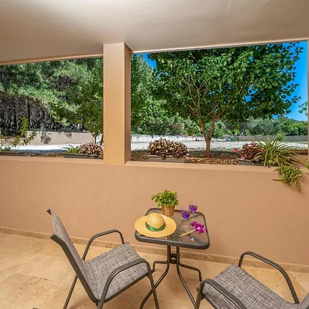 Egialion Iqia Appartement
