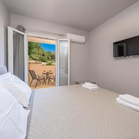 Egialion Iqia Appartement *