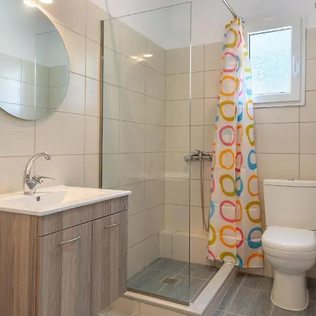 Egialion Iqia Apartment *