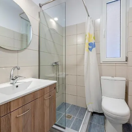 Egialion Iqia Apartment *