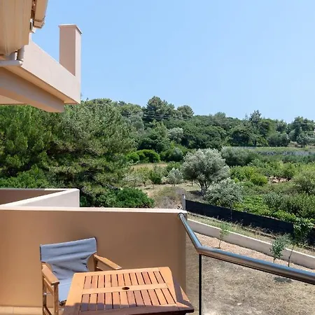 Egialion Iqia Apartment