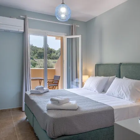 Egialion Iqia Apartament