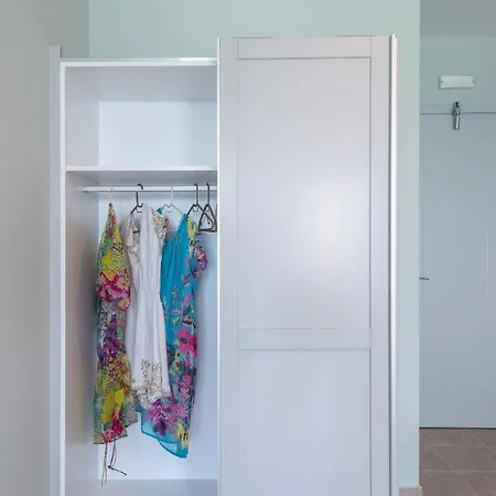 Egialion Iqia Apartment *