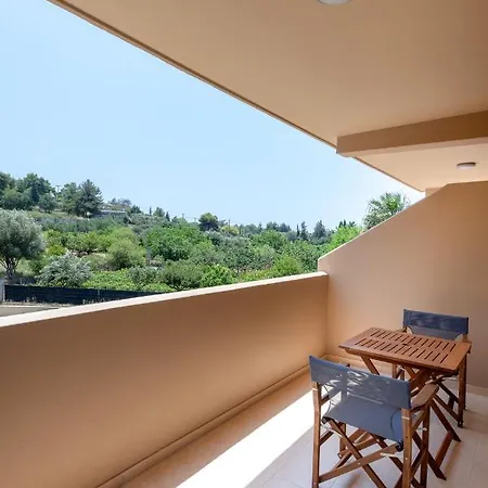 Egialion Iqia Apartment *