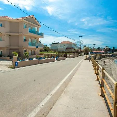 Egialion Iqia Apartament