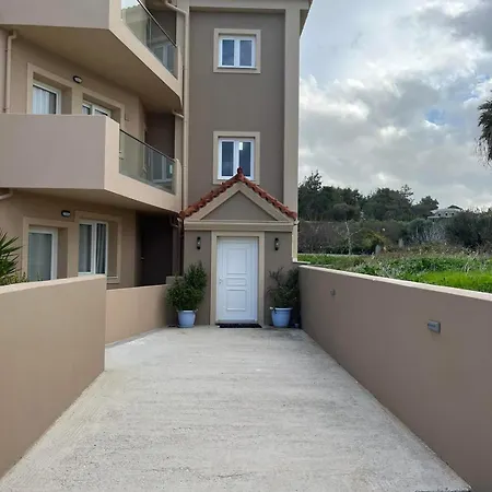 Egialion Iqia Apartment