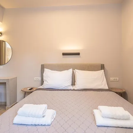 Egialion Iqia Apartment *