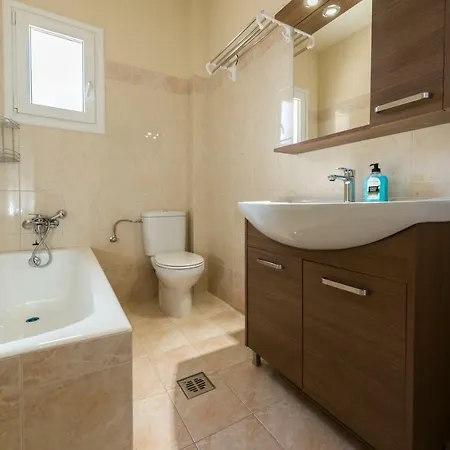 Egialion Iqia Apartment *