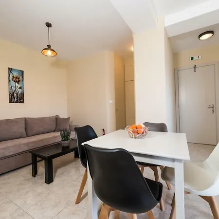 Apartament Egialion Iqia *