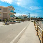 Egialion Iqia Apartamento