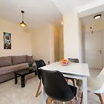 Apartamento Egialion Iqia *